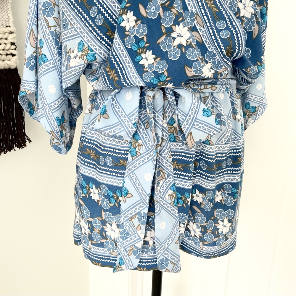 Lulus Dominica Floral Print Short Sleeve Romper Blue Size S - Picture 7 of 10